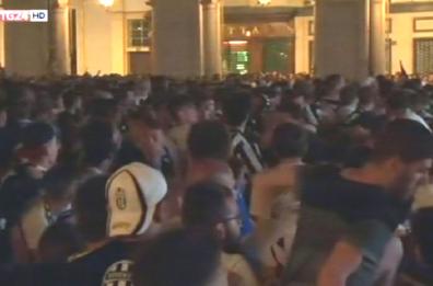 Torino , finale Champions
panico in piazza fra tifosi