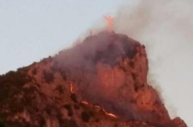 Inferno di fuoco a Maratea
le fiamme fino al Cristo