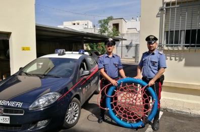 Tiggiano, in un cortile privato
l'altalena rubata ai bimbi disabili