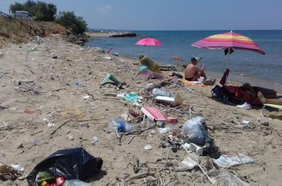 Brindisi, l'isola... infelice
Estate al via tra spiagge sporche