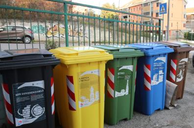 Bari, arriva il porta a porta: da domani kit nei rioni San Paolo e Stanic 
