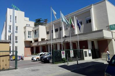 Poliambulatorio di Modugno
scarafaggi tra i giocattoli
e nessuno sembra curarsene