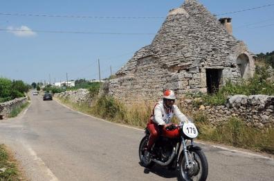 Milano-Taranto in moto
arriva in Terra di Bari