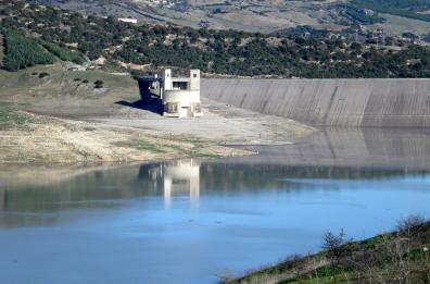 Meno acqua negli invasi
Aqp riduce la pressione