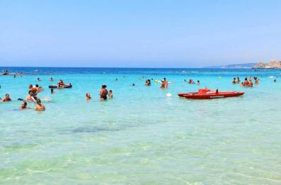 Malore mentre fa il bagno in località Ippocampo, muore 67enne in vacanza a Manfredonia 