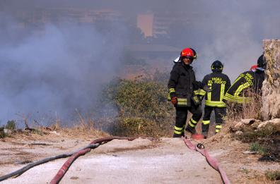 Incendiò il bosco per ottenere
un'assunzione: denunciato
