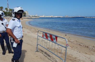 Cadavere di un uomo trovato in mare a Bari: ipotesi malore a Pane e Pomodoro
