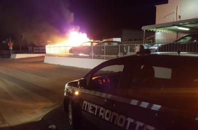 Corato, fiamme in autosalone
distrutte quattro vetture