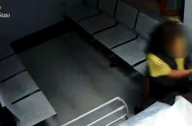 Anziana aggredita in ospedale
fermato a Taranto un 42enne