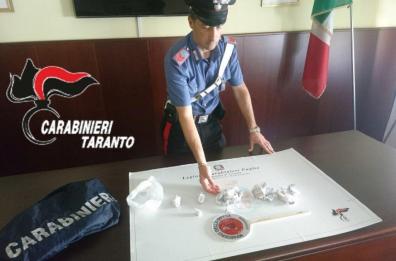 Taranto, due etti di eroina
in ciclomotore: preso  22enne