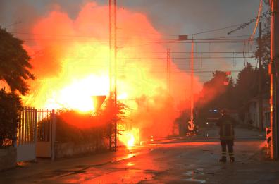 Maltempo, treni fermi per ore
fulmine colpisce palo dell'Enel