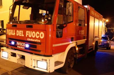 Surbo, a fuoco auto nuovo
comandante dei Carabinieri