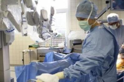 Potenza, prima intervento
di cistectomia robotica