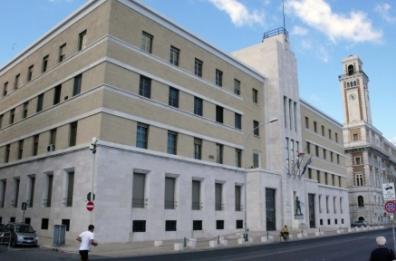 Puglia,  solo un assessore presente in Consiglio: protestano le opposizioni 
