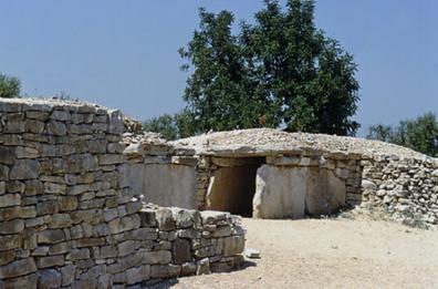 Giovinazzo, apertura  Dolmen di San Silvestro