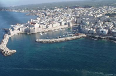 Covid 19, sei casi positivi da rientro a Giovinazzo, il sindaco: «Restiamo in Puglia» 