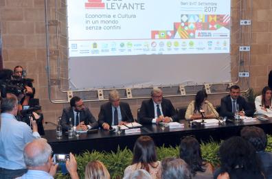 Fiera, Emiliano: con Gentiloni
discuteremo senza tensioni
Decaro: parlerò di emergenza casa