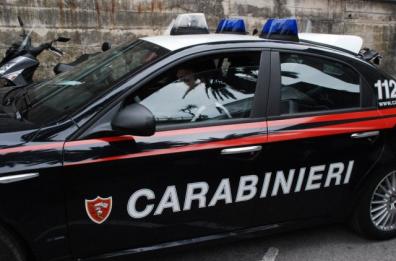 Trinitapoli, marito tradito prende a morsi l'amante di lei: i carabinieri fermano la rissa