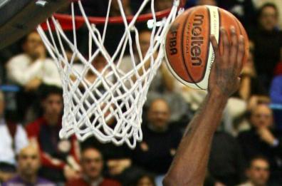 Matera, un nuovo campetto da basket per il rione Lanera