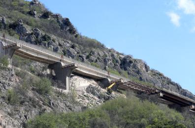 Senise, frana vicino al viadotto «Fortunato», lavori dell'Anas per monitorare le condizioni