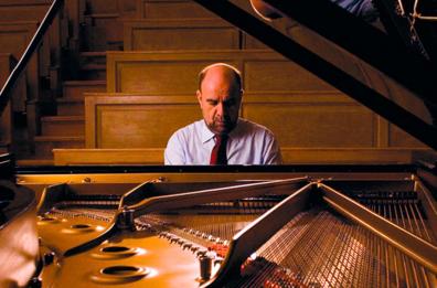 Bari, concerto del pianista Pierluigi Camicia