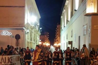 Palio di Massafra, fuochi
sulla folla: una denuncia