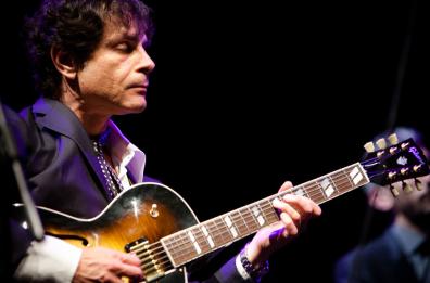 Bari, «Love flower» con Nicola Conte e Cloud Danko