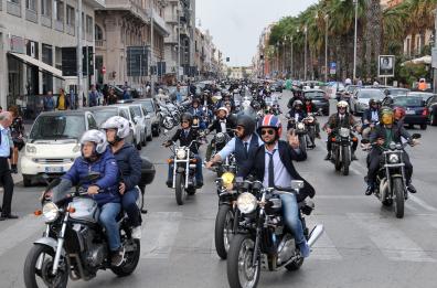 Fascino «Easy Rider»
a Bari grande motoraduno