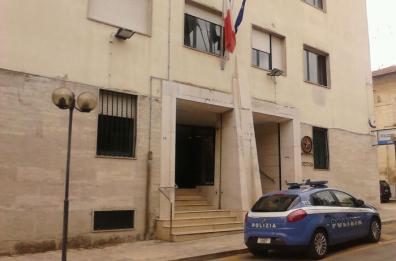 Matera, trova borsello pieno di soldi e lo consegna in Questura