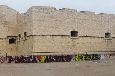 Barletta, i vandali al castello
«Via i graffiti, ma l'offesa resta»