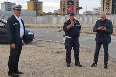 Bari, baracca a fuoco nel campo rom di Japigia