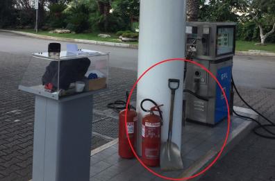 Bari, una rapina ogni 2 giorni.
Il benzinaio si «arma» di pale
