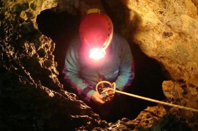 Dentro vore e montagne
a Grottaglie
corso di speleologia