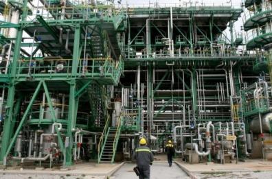 Ammine in vasche di stoccaggio
«Eni ha 20 giorni per spiegare»
Replica: tutto fatto nelle norme