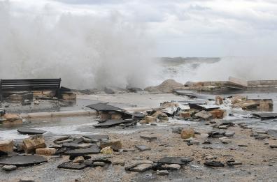 Maltempo, traghetti fermi 
al porto per il forte vento
 Danni per le mareggiate