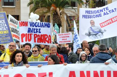 Bari, medici in corteo
contro i tagli regionali
Emiliano: sì confronto