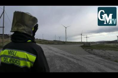 Avigliano, a causa del gran vento «impazzisce» pala eolica: intervengono i vigili del fuoco