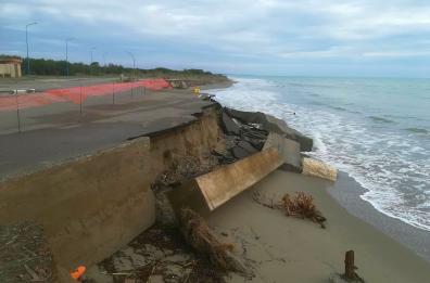 L’erosione «ruba» 42 chilometri alle coste di Puglia e Basilicata