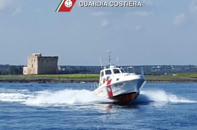Brindisi, velista ha un malore fuori dal porto: salvato dalla Capitaneria