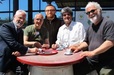 La felicità di decrescere
con la Puglia nel cuore