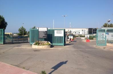 Bari, a fuoco un modulo Cara forse per un corto circuito