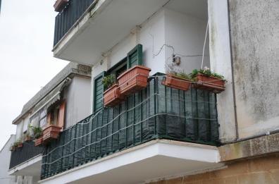 Cade dal balcone di casa 
 mentre monta le luminarie
 morto un 60enne a Surano