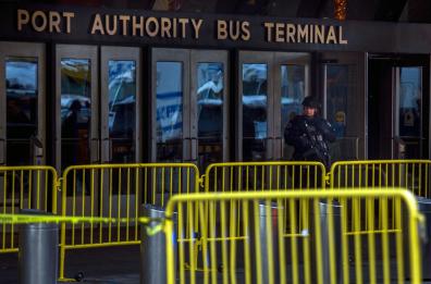Attentato con giubbotto esplosivo
 alla stazione dei bus di Manatthan
 fermato un 20enne del Bangladesh