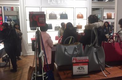 Natale, saldi vietati in Italiama a New York sono la regola