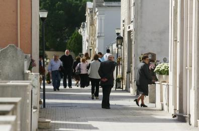 Al cimitero di Brindisi
rubate le porte del bagno