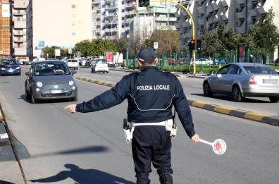 Vigile urbano di Gallipoli candidato sindaco «seriale» in Abruzzo