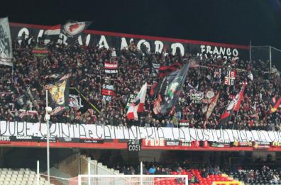 Calcio, lancio di petardi a Foggia: due pompieri al Pronto soccorso