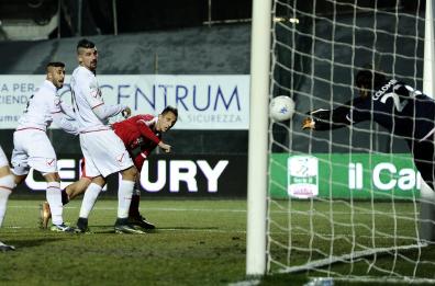 Bari, a Carpi finisce 0-0
Frosinone vince a Foggia 2-1