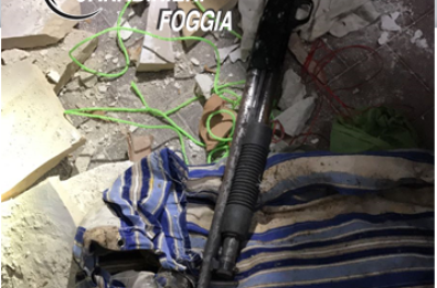 Cerignola, scoperto bunker:
era nascosto fucile a pompa