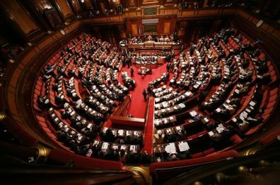 Molta carne a cuocere, Destra e Sinistra si diano una regolata
